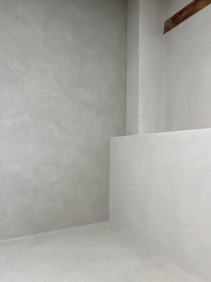 Thermal-Comfort Microcement Flooring for Living Rooms in Riyadh Corner view of seamless Dove Grey microcement applied on both floor and walls with a matte, textured finish.